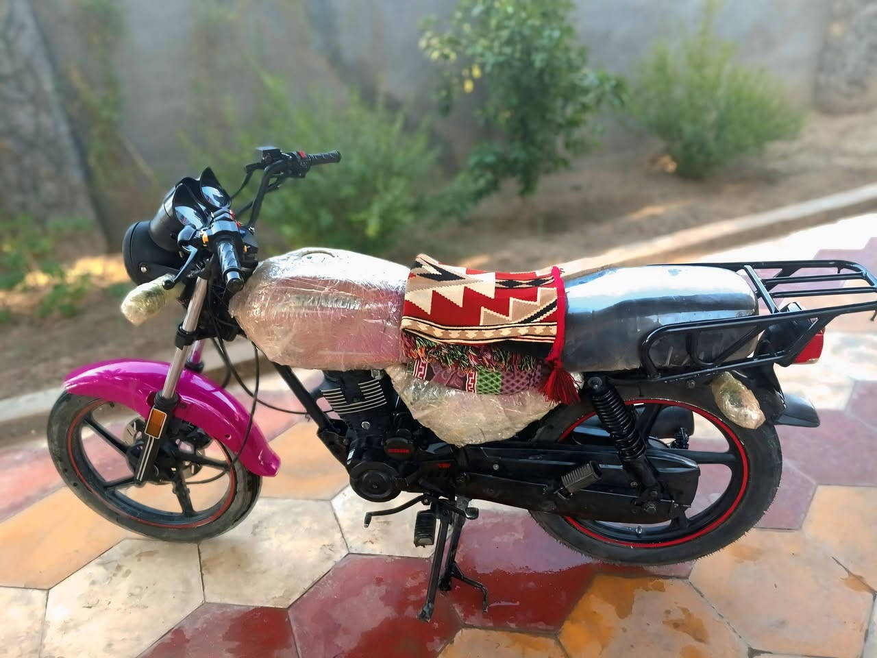 السلام عليكم 🛵 دراجه للبيع سونك شاينك موديل 2026 صارله شهر من طالعه من المعرض دراجه بعدهي بجيس اوارق سكنر كهربائياات كله شغال سلف نكره السعر مليون و١٠٠وبيه مجال مكان سيطره البراهيميه الرقم للاستفسار ***********
