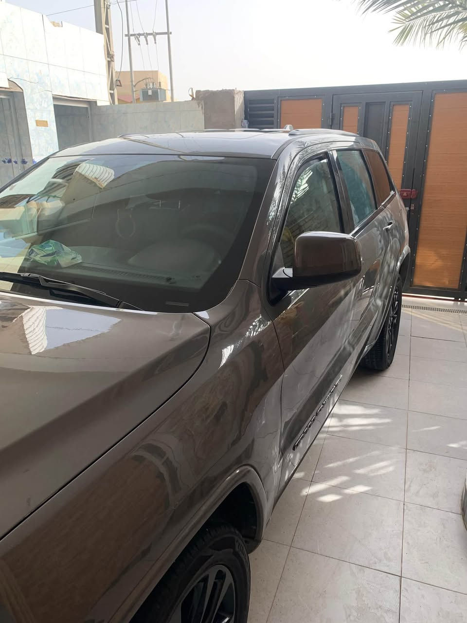 جيب لاريدو فول مواصفات شاشه كامره فتحه موديل 2019
لون سمنتي رقم بغداد باسمي بدون ارباك طخم تاير حداديه كير كفاله محرك محورله بساتم 14 بدون دوانز بانزين عادي 
جاهزه السياره ***********

