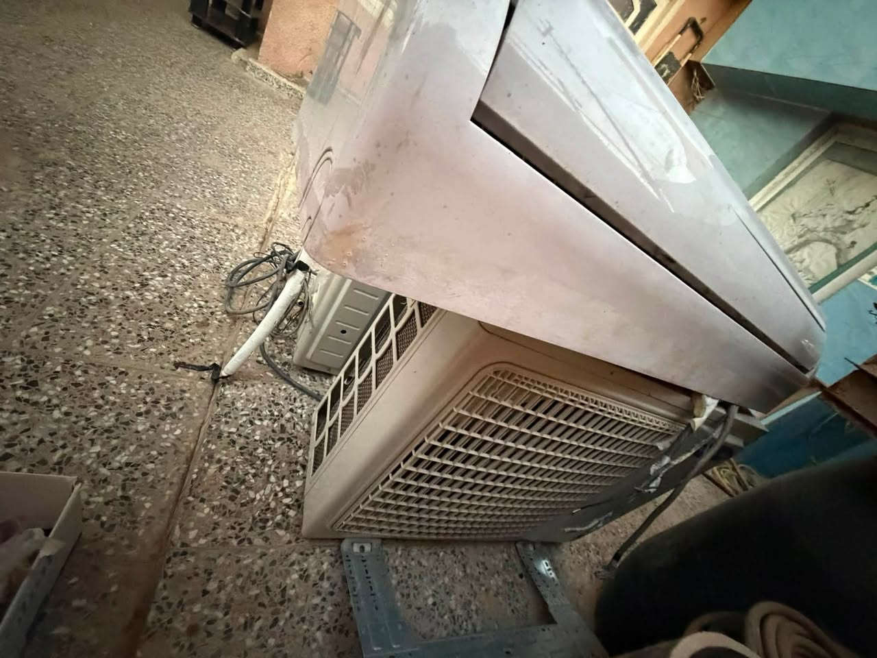 سبالت 2 طن للبيع شغالات كولشي مابيهن ثنينهن ب600 وبيهن مجال بسبط
***********
