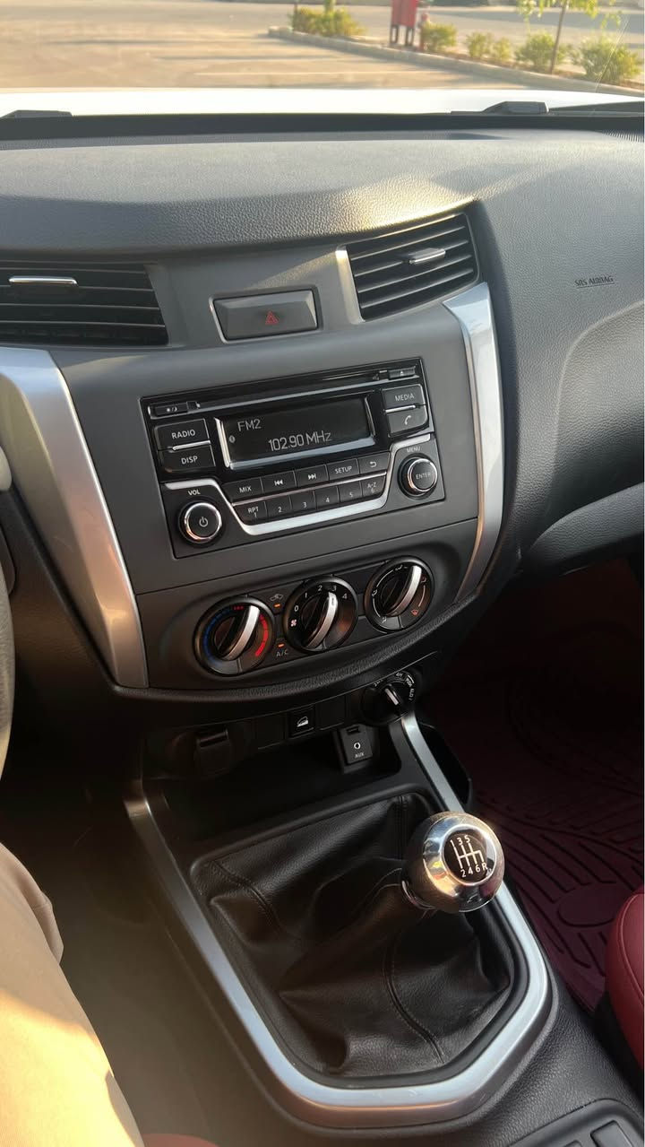 Nissan Navara 2024 AWD 
شريكة مهند 
مرقم جاهز بدون دينار مصرف 

نيسان نافارا موديل 2024
دبل 4×4
كابينة مزدوجة
گير عادي
دفع رباعي
لون أبيض
داخلية جلد أحمر
سيارة قوية وعملية ومناسبة للعمل والاستخدام الشخصي

التجهيزات:

* داخلية جلد أحمر بالكامل
* كراسي جلد
* تحكم من المقود
* مثبت سرعة
* شاشة وسطية
* كاميرا خلفية
* تكييف
* زجاج كهربائي
* قفل مركزي
* مرايا كهربائية
* جنوط ألمنيوم
* دعسات جانبية
* رول بار خلفي
* صندوق خلفي واسع
* دبل 4×4
* إطارات بحالة ممتازة

سيارة مرتبة ونظيفة جداً
داخلية جلد أحمر مميزة
جاهزة للاستخدام مباشرة
مرقمة دهوك 24 وجاهزة

سيارة سعرها جوه سوك ٣٠-٤٠ ورقة 
شريكة مهند مرقمة جاهزة 
مكفولة كفالة من دعامي للدعامي بدون دعم بدون صبغ بدون تعديل ابد 
على وضع الشريكة 
ماشية ٣٠ الف تقريبا 
سيارة ب أسمنا 
تحويل وكالة غرامات ب شرط يوم الثاني 
سعرها بلاش بلاش 
198$ ورقـــة و مجال خفيف 🔥🔥 
للأستفسار اتصل على هذا الرقم 
كورك-واتساب 
*********** سميل, دهوك
