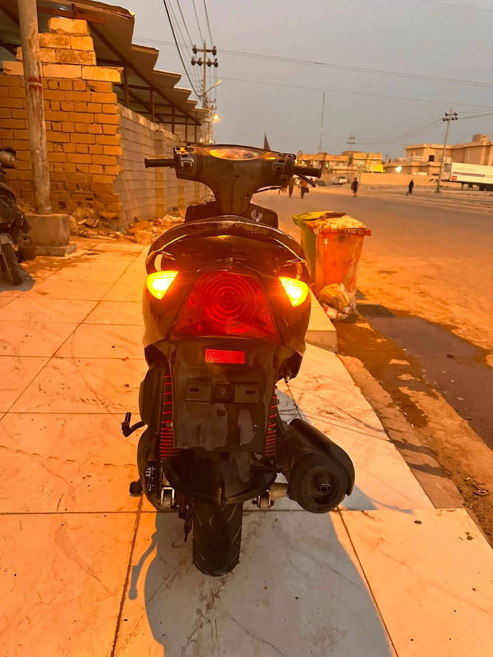 للبيع
سكنس ثعلب دراجة بلادية ما نقصها شي 
كهرباىيات كلها شغالة من طول لطول 
مكينة ناعمة مكفولة تبخير تنقيص 
مكان القرنة 
السعر ٥٠٠ وبيها مجال لشراي 
***********
