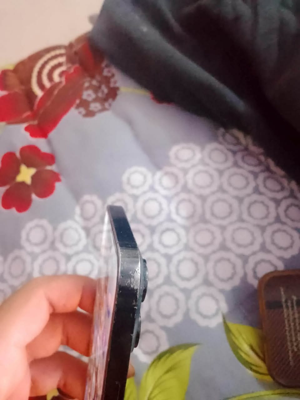 14 برو ماكس 256 مبدل شاشة وبطارية الشاشة اصليه بس البطارية عادي مو شي يعني ادائها مو مثل البلادية فيس ايدي شغال واي عيب مابي كله تمام مكاني ٧ نيسان ٥٠٠ قفل من الاخير  
***********
***********
