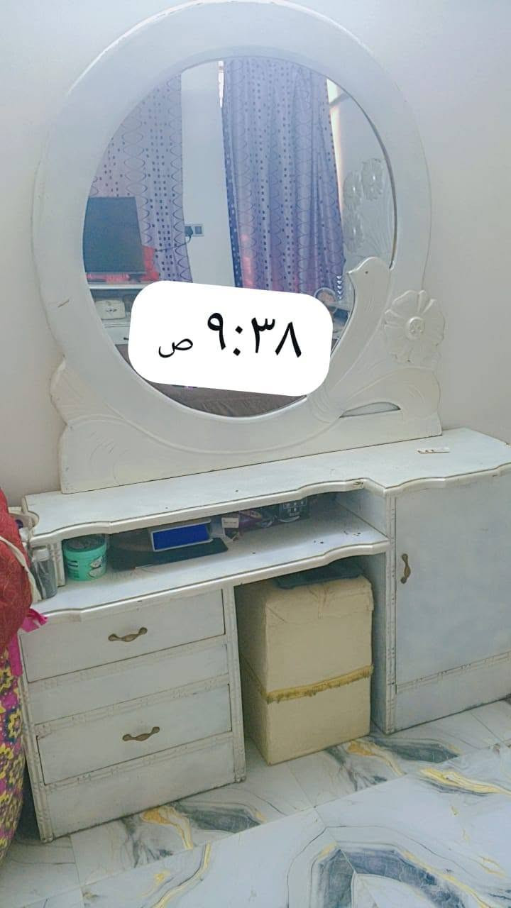 السلام عليكم غرفه للبيع الصاج لون ابيض شغل عراقي المكان الطي الكاظميه السعر 350 وبيها مجال. ***********

نص مكتوب في الصور:
- ٩:٣٨ ص