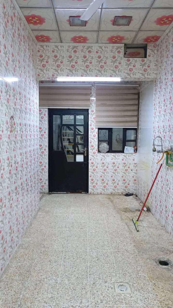 دار للايجار حي سومر112 بالقرب من جامع
صاحب الشفاعة مساحة الدار 125متر طابقين 
3 غرف نوم هول2 حمام2 مطبخ استقبال 
 للاستفسار الاتصال على الرقم 
 ***********
