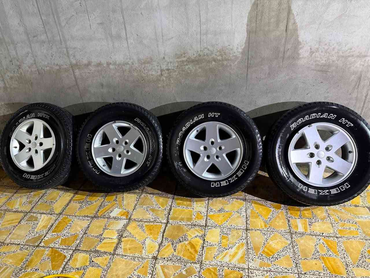 تاير + ويل كب جديد جيب حجم 17
265/70 R17 115T
للأتصال ***********
