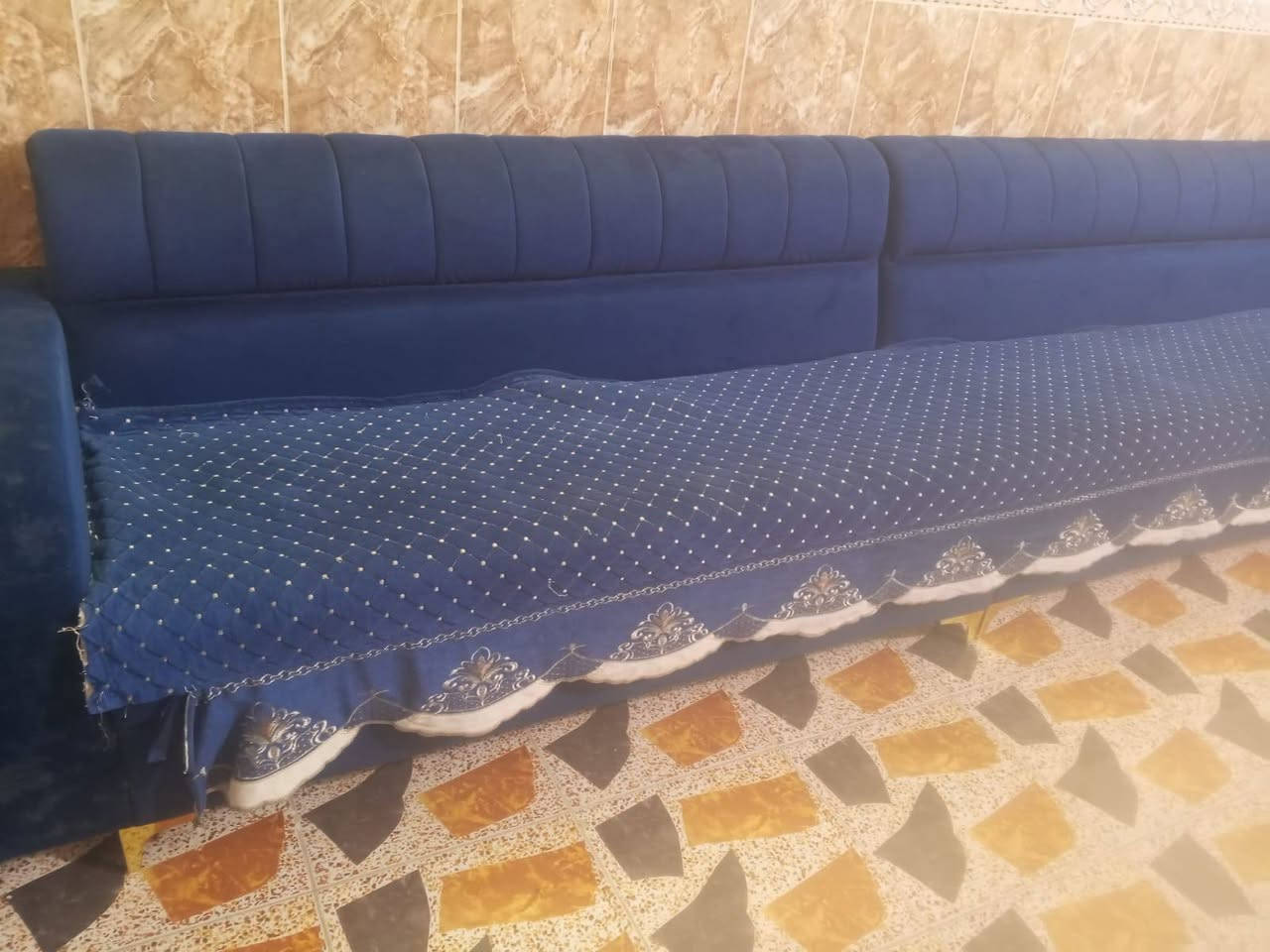 تحيه طيبه
تخم للبيع نظيف ومستخدم قليل للأستفسار  الاتصال على الرقم التالي ‏‪***********‬‏

نص مكتوب في الصور:
- امي ٤ صور