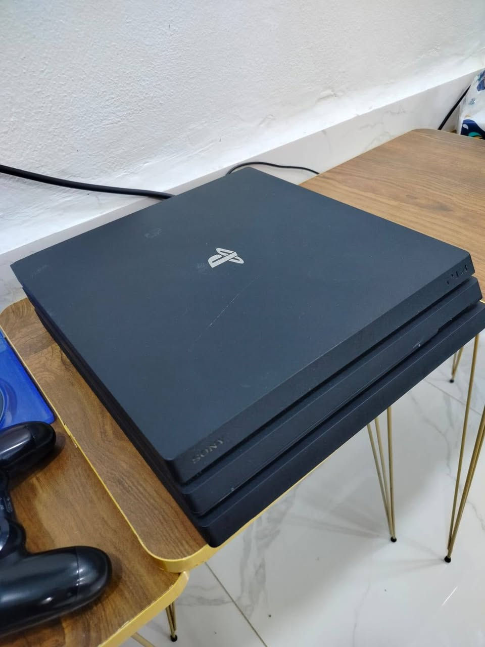 PS4 PRO online للبيع
ملحقات 3 جويستكات
 جهاز نضيف كلش استعماال قليل 
العاب GTA و لعبه. TEAKEN.
سعرر: 300. وبي مجاال
هاتف: ***********
