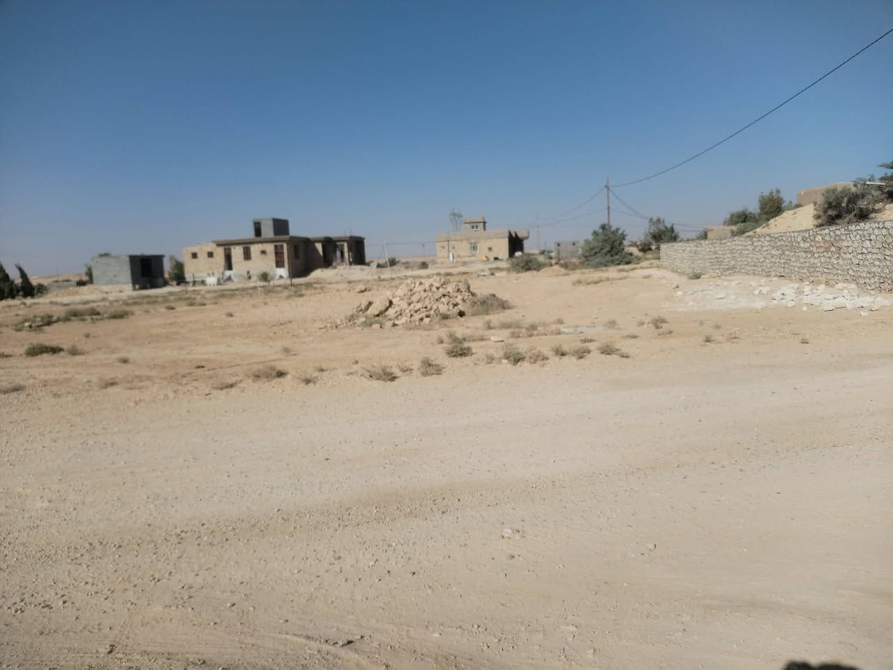 سلام عليكم
كاع فوك البانزين خانه المساحه 1600 متر
مو طابو للبيع. السعر 15مليون وبيها مجال
***********

