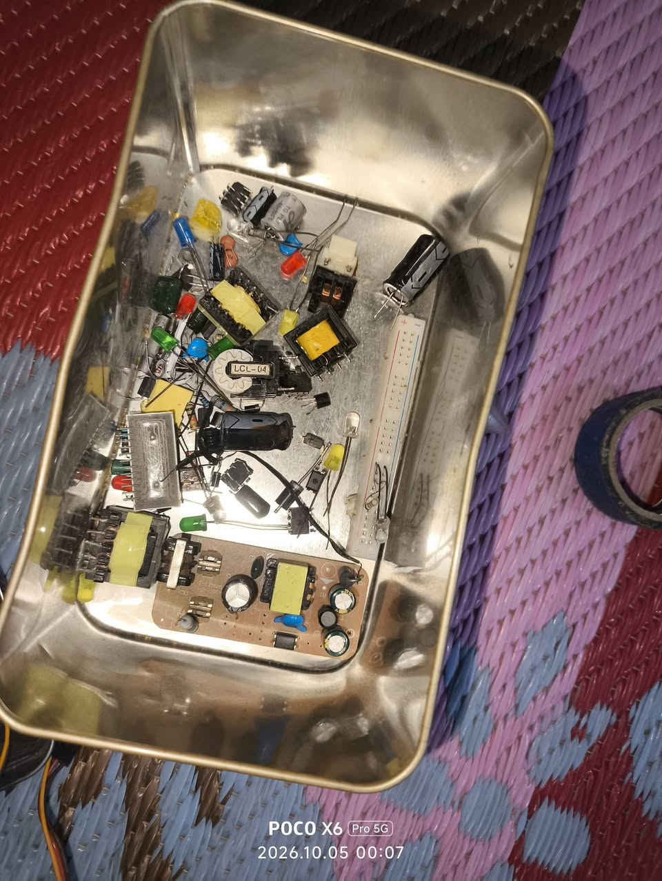 السلام وعليكم للبيع اردوينو اون. واردوين. نانو و esp826 و حساس بلوتوث عداد 2 واحد فقط استقبال والاخر ارسال واستقبال و هيكل سياره مع اربع ماتورات و موتور درايف رباعي و موتور برش 950 واط و محول 40 امبير و مقاومه متغير مع حساس والكترونيات مثل لد ومقاومات مختلفه السعر 80 الف العده مستعمله بمشوع ولاكن شغاله كلها

نص مكتوب في الصور:
- POCO X6 Pro 5G 2026.10.05 00:17
- POCO X6 Pro 5G 2026.10.05 00:15
- POCO X6 Pro 5G 2026.10.05 00:07
- POCO X6 Pro 5G
- 2026.10.05 00:06
- 2026.10.05 00:05