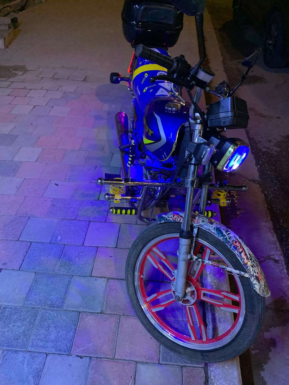 دراجه ايراني سيفان 2020 دراجه فول جمبزه هاي كدام عينك وشوف صالنصه جعره باتري جديد كلشي جديد تانكي صفاحيات ماخليت شي  دراجه مفوله سعره 625 مكاني الخمسه كيلو مقابيل مول الالوسي ***********
