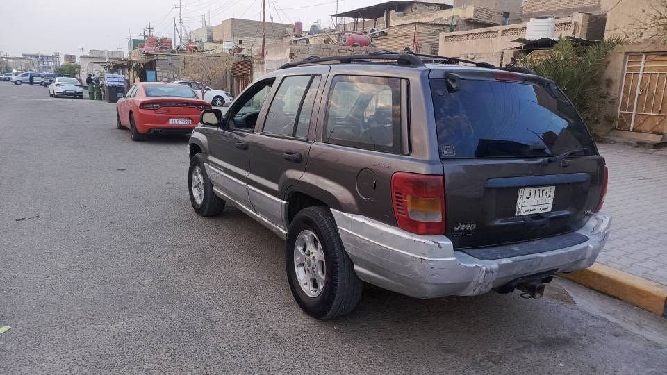 جيب شيروكي موديل 2000 محرك وكير محوره 3000 ديلكو جاهزه حداديه حلوه كهربائيات سنويه 2027مكفوله من الظربه تخم تاير السعر 38 العنوان بصره *********** التبريد نقص بس راديتر اماميه البصرة, العراق
