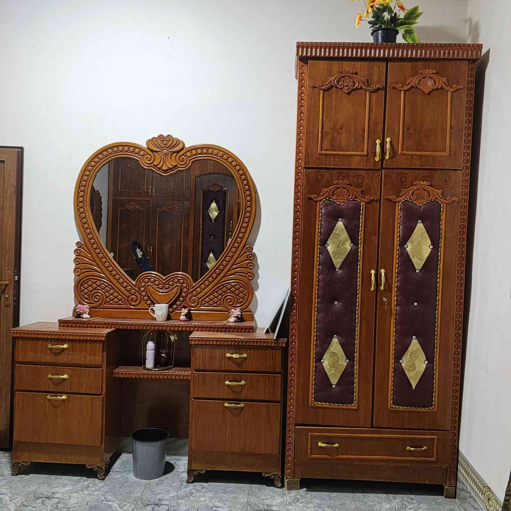 سلام عليكم ورحمة الله وبركاتة
قرفه خشاب للبيع كامله تجي شوفه شوف العين 
سعر 700الف قفل  القرفه طابقين الستفسار خاص او علا رقم 
***********📞
