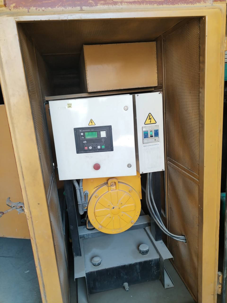 مولد بيركنز 60 kv كاتم ١٠٠ ٪ راس توليد لوري سومير كاملة مكملة شغلهة وحمل عليهة رايدهة ب ٧٥ ورقة
غير متواجد عالفيس
***********

