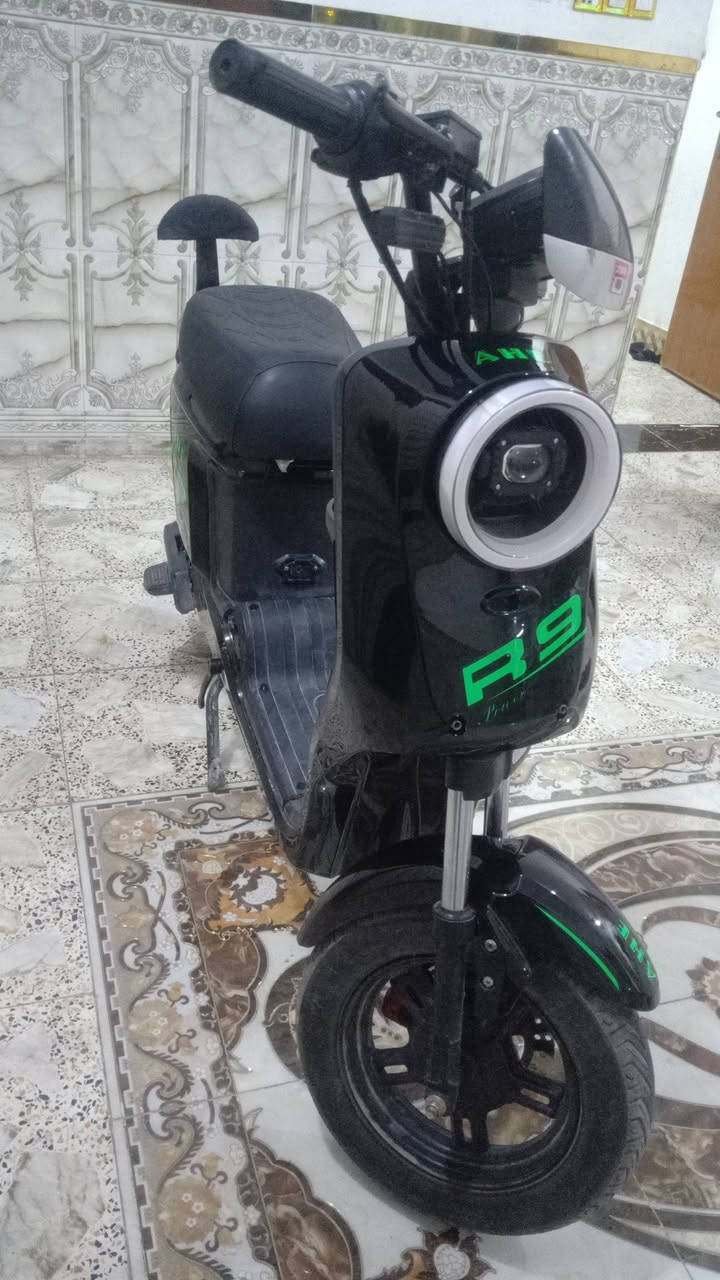 سلام عليكم شباب دراجه شحن للبيع 
سعره 400او بيه مجال 
الرقم ***********
