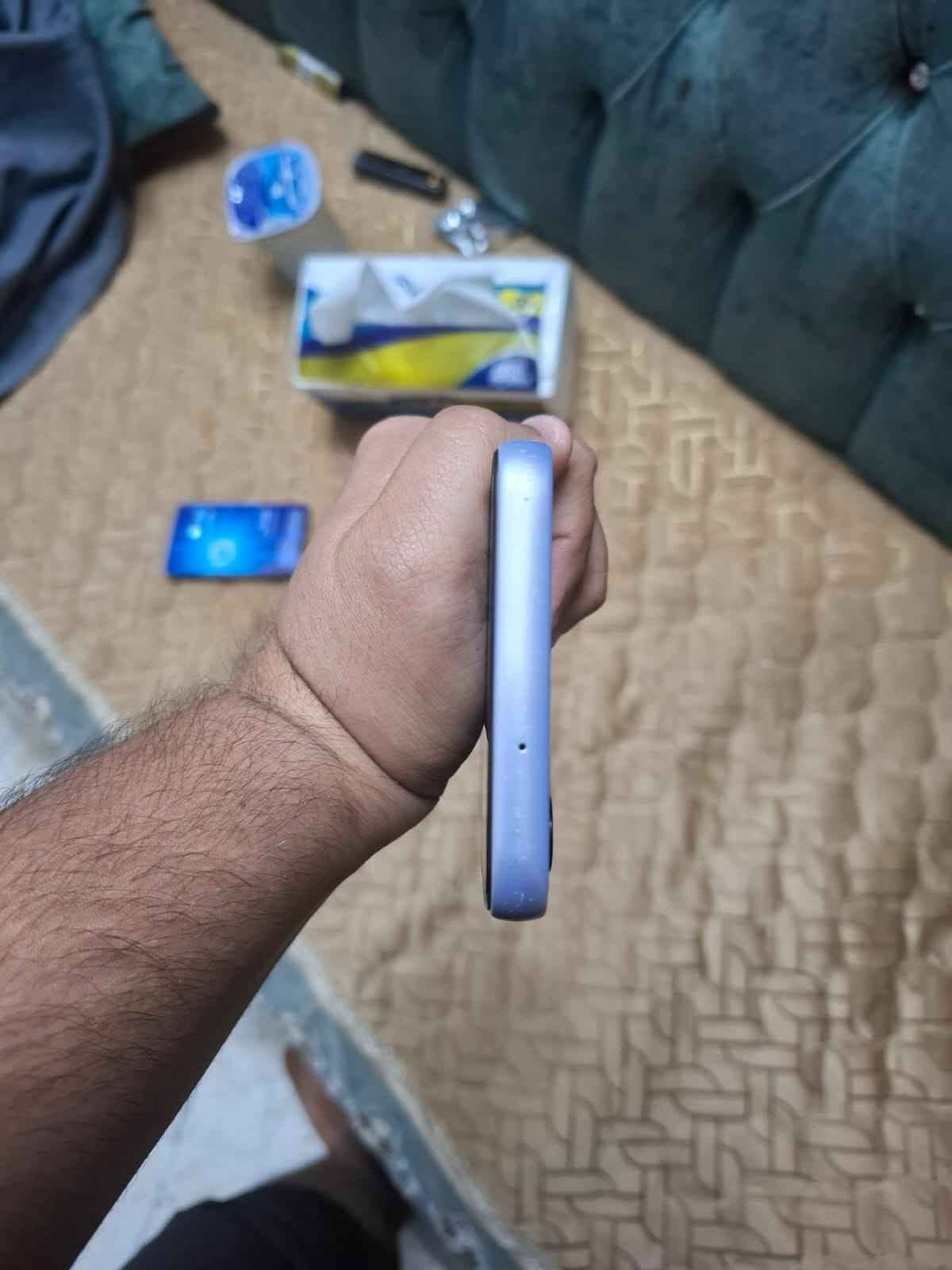 عندي سامسونج A14 بحاله الشركه مامستبدل بي اي شي و شاشته مابيها لا فطر و لاكسر و مجرد شخوط بسيطه بالشاصي مال استعمال بالكفر و الجهاز امانته الله ماداخل صيانه ابد و ييجي ويا كيبل و كفر ذاكرته 128 سعره 100 قفل قفل مكاني بغداد حي العامل بغداد, العراق

نص مكتوب في الصور:
- حول الهاتف JAFAR الخاص بـ A14 إعادة تسمية اسم المنتج Galaxy A14 اسم الطراز SM-A145F/DS الرقم التسلسلي RF8W70JJ6GR SIM 2 رقم الهاتف غير معروف الشبكة zain IQ IMEI 1 357689180242934 SIM 1 رقم الهاتف +9647726788489 الشبكة Asiacell IMEI 2 359524960242937 معلومات الحالة