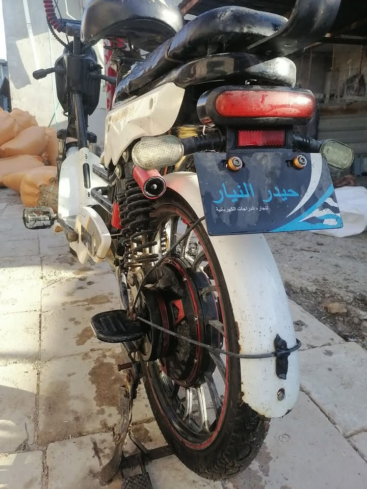 دراجة شحن الحجم الكبير للبيع
نقصها بطاريه والصجم فالت 
سعرها 75 وبيها مجال   ‭***********‬
