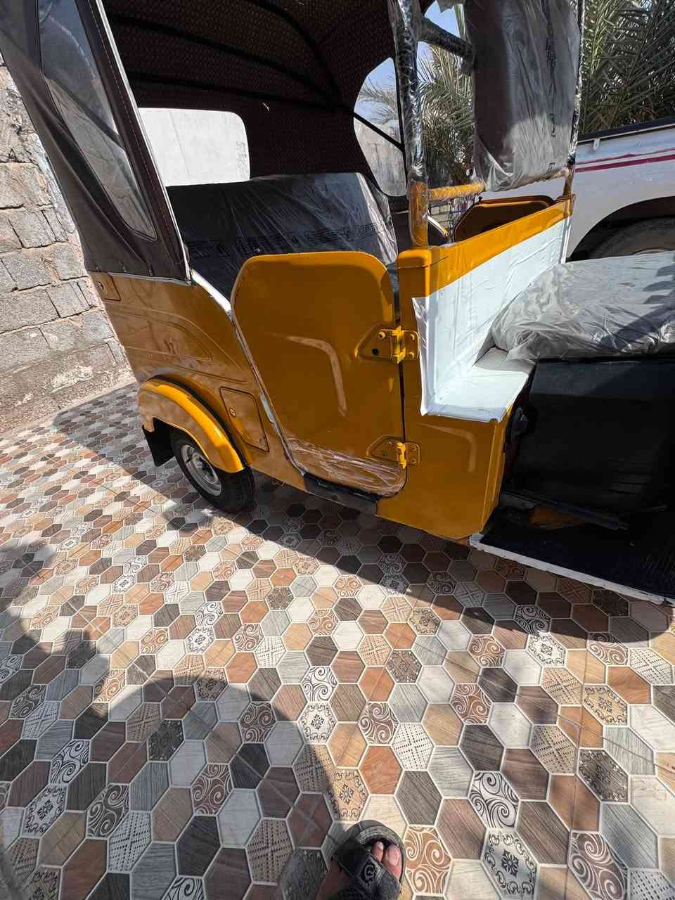 للبيع تكتك 2021 شهر 11 رقم بصره إنكليزي توه داخله هزه تخم تاير جديد محرك مجفت تجفيت شركه بيه بارد بلغد أربع أصابع باقي كفاله من ضربه او صبغ السعر 6و700  الاستفسار ***********  مكاني ناصريه
