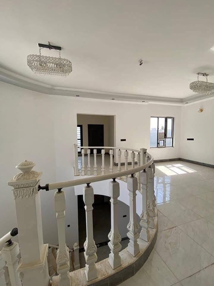 السلام عليكم دار للبيع السعر ( 210مليون فقط💰)
بتكريت حي الديوم بمنطقه 14 ألف خلف ماركت🛒
الزوبعي مباشر قريب ايضاً من الأسواق المدارس🏣  
مساحته 300متر الواجهيه 10متر والنزال 30متر📐 
بسنتر الديوم شارع 15م صدته المرغوبه لكركوك🏘️
غرف نوم 5 أستقبال واسعه مطبخ واسع حار وبارد🚰
صالتين فوك وجوا بالأضافه كراج مناور وحديقه🏕️
الواجهيه حجر(حلان🪦)السقف سحب مغربيي🪟
السطح شتايكر نظام غاز دفن وتأسيس كاميرات🎥
موقعه جداً راقي ومميز بنص السكن والخدمات☑️
قريب على المدارس والأسواق والسوبر ماركتات🛒
قريب على كلشي ايضاً الجوامع وملاعب كره القدم⛹🏼‍♂️  
طابو سكنيي صرف تحويل مبااشر بأسم المشتري📜
ملاحظه: التعامل لدينا مع صاحب العقار مباااشر✍🏾
أو الأتصال مباشر وحياكم الله:***********
