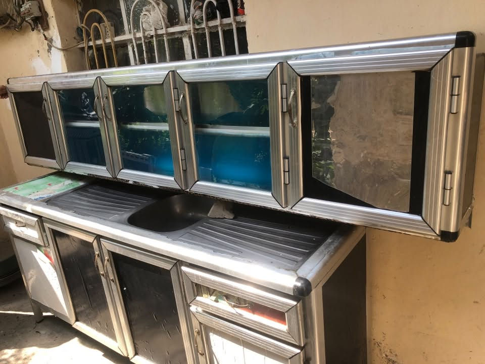 للبيع كاونتر 3 قطع و 3 متر نضيف جدا السعر 200 قفل للاستفسار ***********
