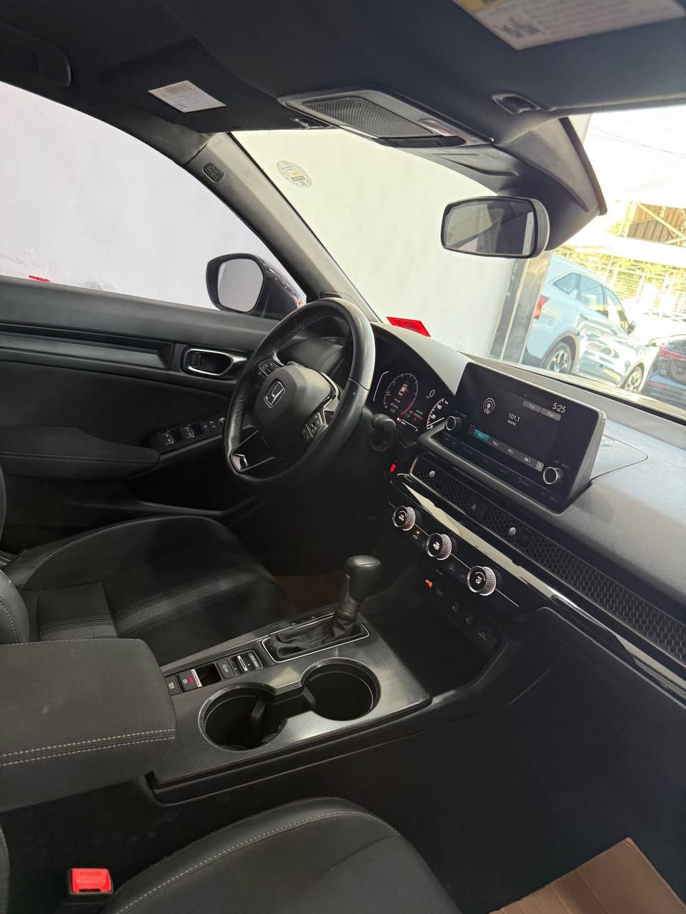Honda Civik 2025 
مواصفات Sport 
محرك 2.0 تنفس طبيعي ماشية 15 الف 
كير محرك رادار بشرط
صبخ جملخ و باب و حافة بوند بدون دواخل و الشاصي بشرط
السعر 140 ورقة بيها شوية مجال 
المكان السيارة دهوك ***********☎️ دهوك, العراق
