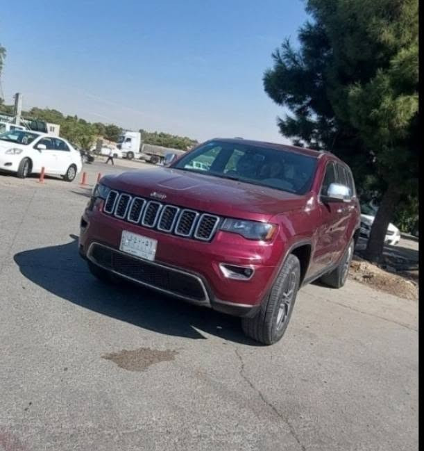 للبيع جيب كراند شيروكي 2020 محرك 6 اسلندر 3600 لمتد فول مواصفات حادثها جاملغ او بنيد مال أمريكيه مبدل بيها فخذه من البنط شغل درجه اولى اوبيها مكانات البيبان صبغ موجود عندي الصور الي يريد يجي خاص السعر. 175 او بيها مجال 

1 رادارات جانبيه
2 حساسات
3 رادار أمامي
4 توقف ذاتي عند الرجوع
5 كشنات كهرباء خزن ميموري
6 استيرن كهرباء
7 كشنات تدفئه تبريد
8 تبريد منفصل
9 بنوراما
10 جنطه كهرباء

للأستفسار والتواصل *********** متواجد ماسنجر
