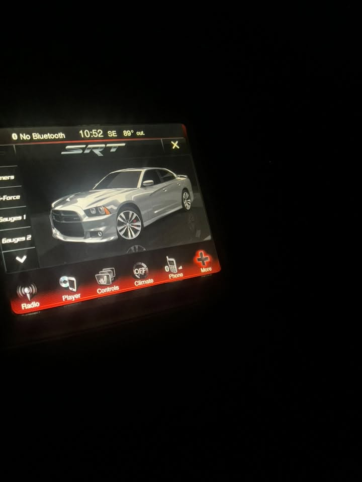جارجر 2012 sxt محرك 3600 محدثه srt شاشه جبيرة محرك شاده حديد كير طياري 8نمر  تخم تايرات جديد ادامه للمحرك كامله 
حادثها جاملغ مبدل نفس الون بدون دواخل بدون شواصي والجاملغ الخلفي مرشوش بدون قطره معجون ماشية 145 حقيقي استخدام شخصي السياره 
مراوس بـ#جيب 2014 مو مشكله اذا مصبوغه حزام 
***********
