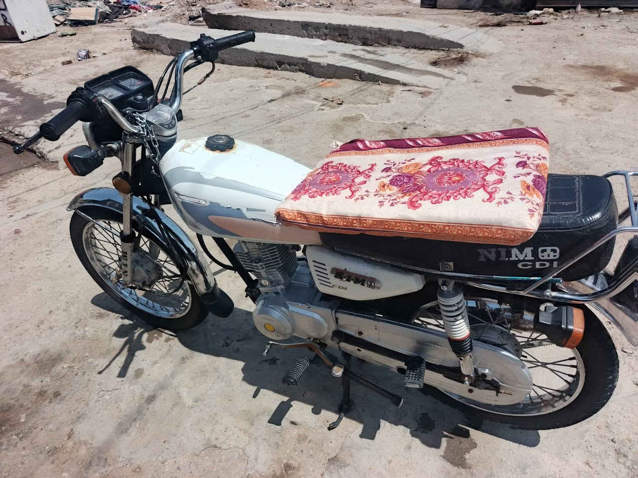 سلام عليكم دراجه شبه اصلي جهازموديل 22 مكينه ما مفتوحه ولا برغي اوراق ضايعه السعر650 وبيه مجال قليل مكاني ناصريه مركز قرب كراج المواحد رقمي ***********
