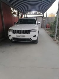 جيب شيروكي لمتد حادثه قبق جنطه بدون ايرباكات ماشيه 190 الف كيلو متر مد...