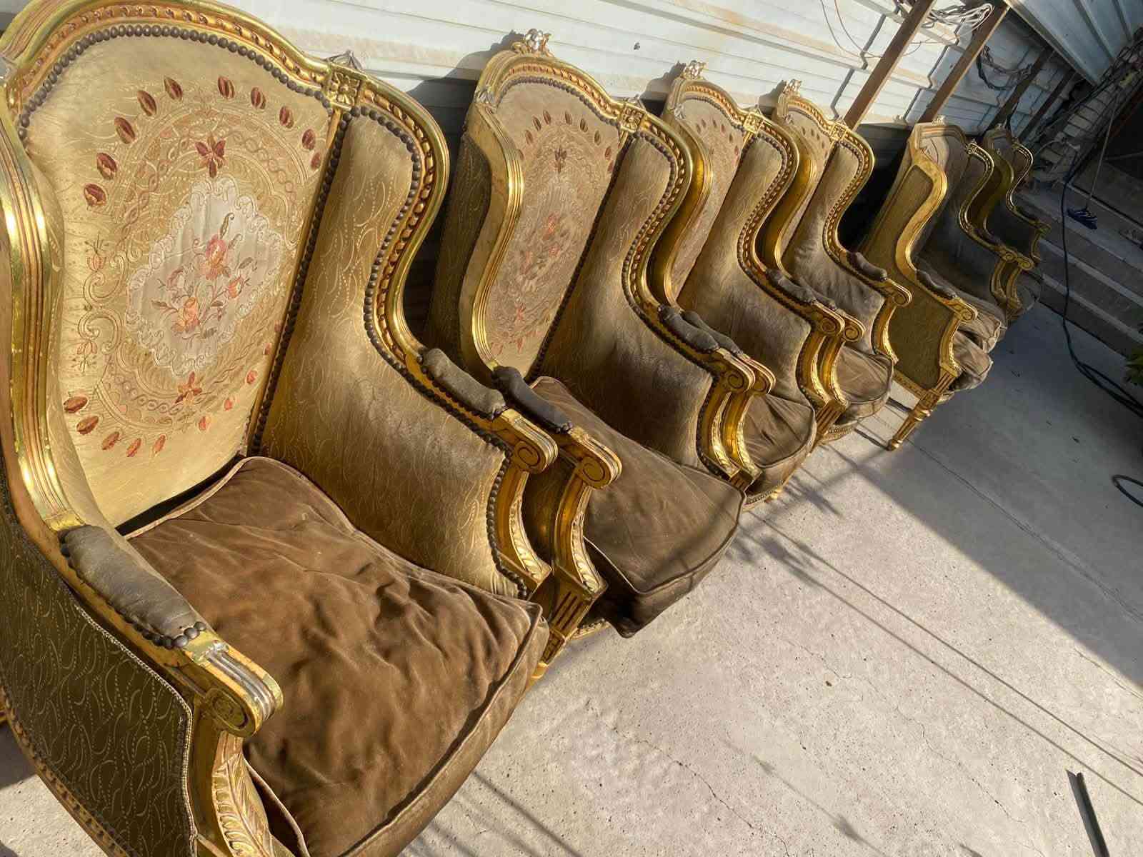 السلام عليكم 
تخم مصري خشب زان درجة اولى 10 نفر قنفتين ام 3 نفر و4 كراسي الخشب مابي اي ضرر بس الدوشمة تعبانة ينرادلها دوشمة التخم شحن من مصر مباشرة خشب ثقيل وتكمة يعني الي ياخذه مجرد يغير الدوشمة يرجع توب وراقي ويتحمل اوزان ثقيلة المكان بغداد حي العدل للاستفسار الاتصال على الرقم ***********
