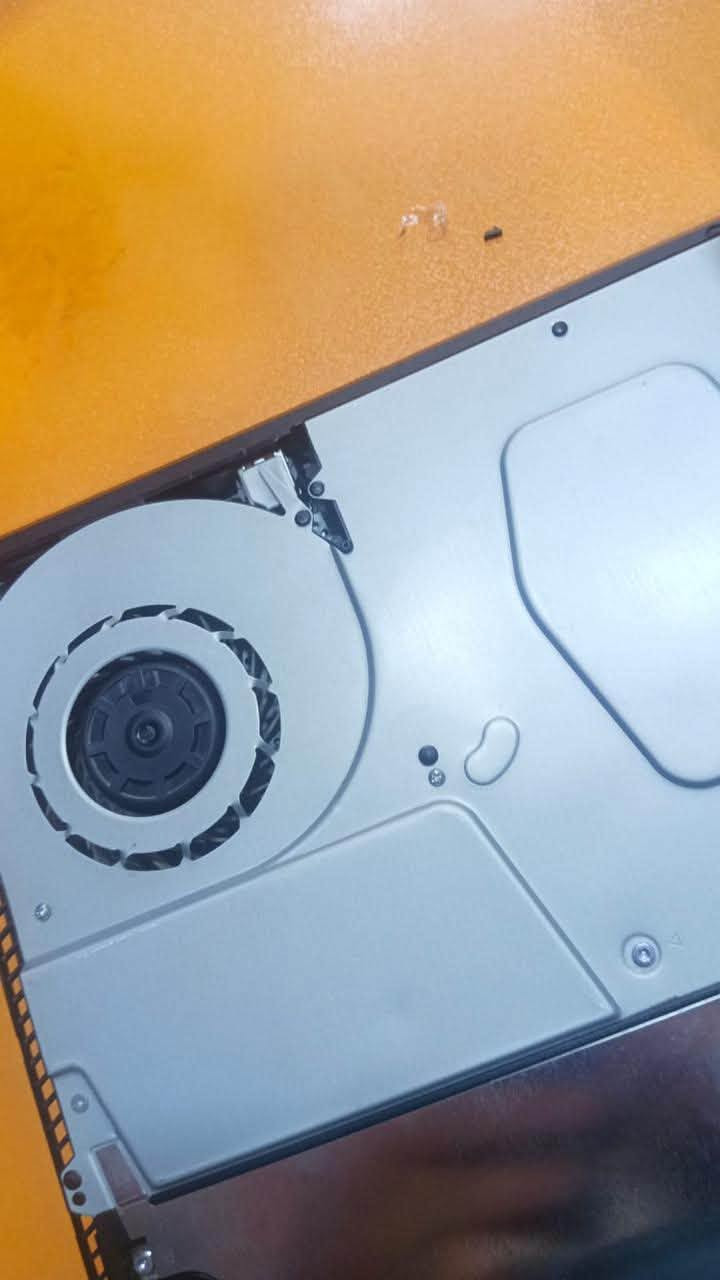 السلام عليكم
جهاز ps4 slim ذاكرة 1 تيرة وياه اربع اقراص وجوستكين الجهاز من اكول عليه نظيف ويلهث قليل بحقة لوك ستيكر طبعاً اونلاين اخر تحديث وياه UBS كاستر 850 جديد لوك صار سبوعين من مشتري يخبل الUBS هذا ومشغل وياه شاشة حجم خمسين رهيب 

للبيع كامل سعرة 350 

(جماعة ال300 لَحــد يجيني رجاءً الجهاز حيل نظيف لاحماوة ولاصوت كلش نظيف)

رقمي للتواصل ***********
بي واتساب مكاني واسط
