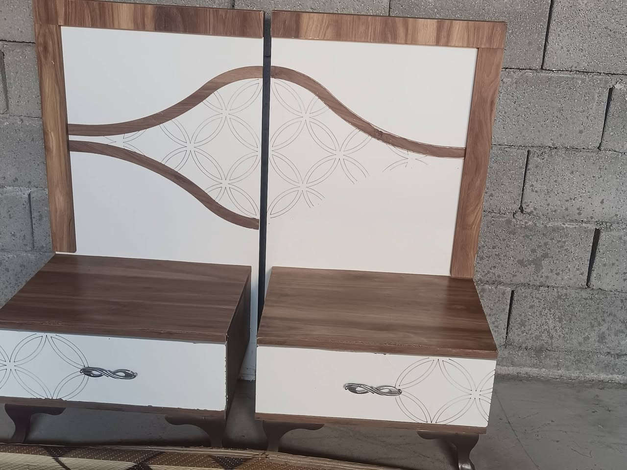 السلام عليكم غراض لبيع كملمن وسعره جربايه 50 الف ام نفرين وتناكي مي 500  لتر 65 الف جديده بعده وميزز غرفه تركيه 30 الف  مكاني عزيزيه منطقه جشعم مقابيل بوابه شارع خليج ***********
