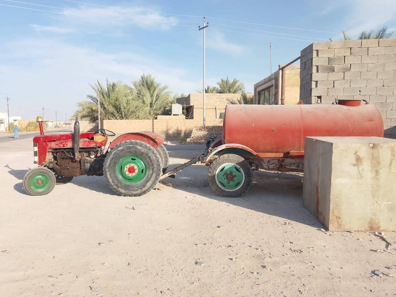 السلام عليكم
يوجد تنكتر و مقطورة وفدان التنكتر فوركسن 69 والمقطورة السعة 8000 حديد نظيف شاصي جديد باقي التفاصيل اتصل السعر ثنيهن 3 ملايين المكان الانبار الرمادي  هـ ***********
