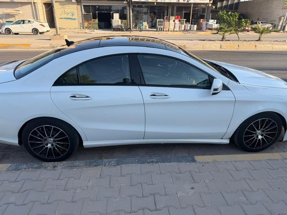 السلام عليكم ورحمة الله وبركاته
للبيع: مرسيدس CLA250 (كت AMG)
 الموديل: 2018
 المسافة المقطوعة: 96 الف كيلو
 اللون والداخلية: داخل بيجي ملكي بحالة ممتازة جداً
المواصفات (فول الفول):
 بانوراما يحتاجله تبديل عتلات فقط الماطور شغال
 شاشة كبيرة + بصمات
 كشنات جلد + تدفئة وكهرباء
 رادارات وباقي مواصفات الفول المعروفة
حالة البودي والضرر (وارد أمريكي):
 صبغ جاملغ، بنيد، ونصف باب خلف السائق (في أمريكا)
 بدون دواخل نهائياً
 شواصي سليمة 100%
 إيرباك سستم (شغال وسليم)
المكانيكية:
 كير ومكينة وحدادية بشرط الفحص والشرط
رقم الشاصي: ⁠wddsj4eb7jn647092⁠
السعر: 165$
للاستفسار والتواصل:
 اتصال / واتساب: ***********
العنوان: كربلاء المقدسة
