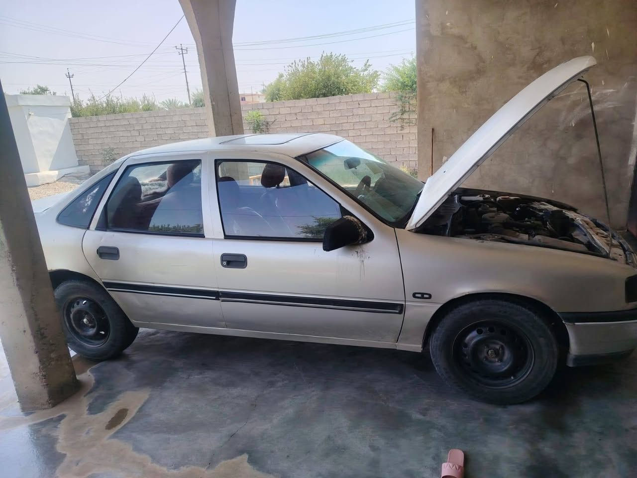 مكلف بالنشر للبيع اوبل فگترا موديل 1990 كل بلادي محرك 18 سنوية عضم عاج مكان السياره قضاء الشرقاط خابر علرقم ***********
