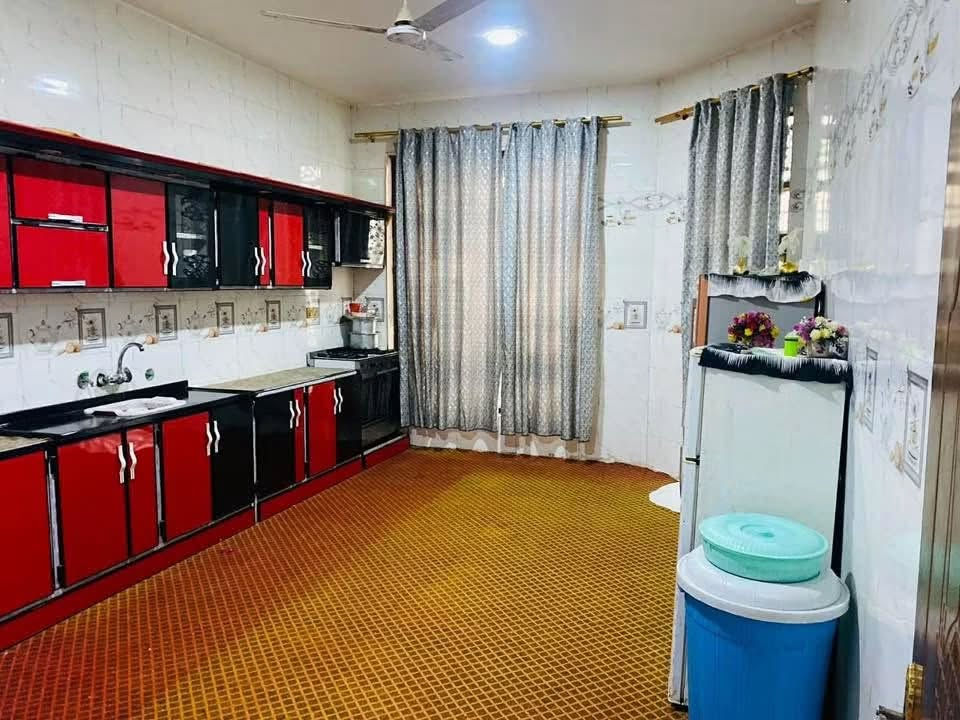 دار 🏠 للبيع 
المساحه 470م
الموقع طريق المعاره شارع سيد سهيل 
يحتوي على غرف عدد 2 
استقبال 9*5
مطبخ 5*5
صاله عدد 2
حديقه كبيره 
كراج يتسع 3 سيارات 
للاستفسار اكثر مراسله الصفحه او الاتصال على الرقم ***********
