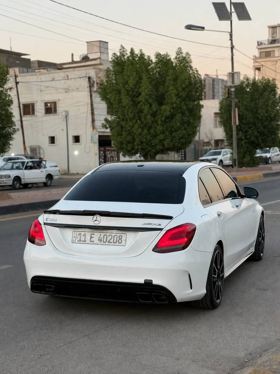 السلام عليكم
 Mercedes C300 2021 (AMG)
سلايد 
شاشة كبيره 
عدادات دجتل (٣ اشكال متغير) 
لد داخلي 64 لون 
كشنات كهرباء
تدفئة كشنات
جنطه كهرباء
كامرات 360 درجة
رادار امامي 
رادار خلفي
نقطه عمياء 
بصمه ابواب 
بصمة تشغيل
ماشيه 42 الف 
داخل جلد احمر 
الحادث صبغ قطعين جاملغ +بنيد ايرباك فقط استيرن 

للتواصل: ‭***********‬
***********
عنوان سياره المنصور

