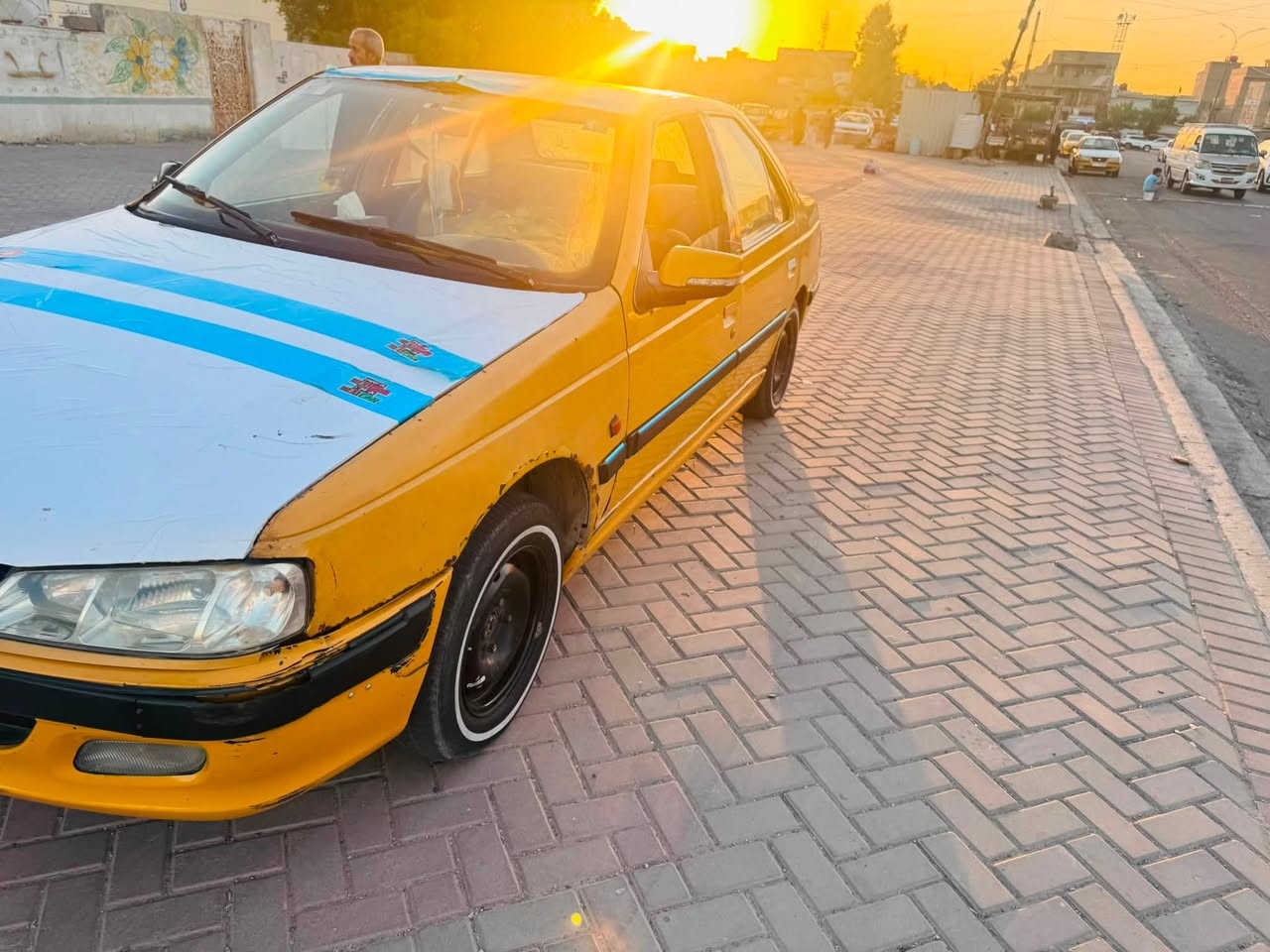 السلام عليكم ورحمة الله وبركاته بيجو بارص موديل ١٣ سياره جاهزه للشغل كلشي متصرف عليه كير مكينه حداديه تبريد كله جاهز مكاني الحبيبيه سعر ٣٠ (***********)
