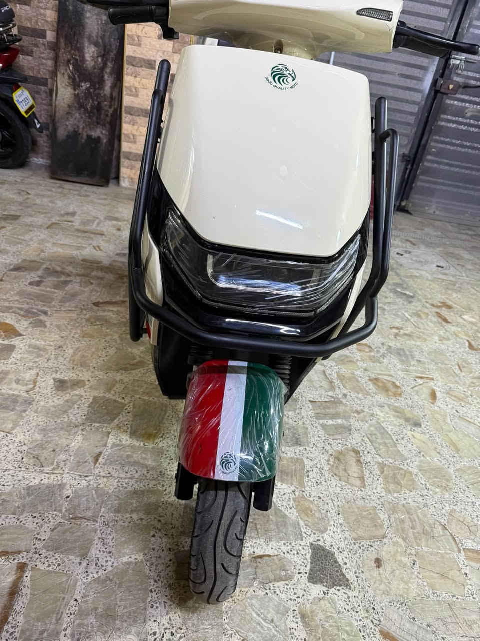 السلام عليكم شبابنا الغوالي
دراجه شحن سكنس موديل26 سبعه بطاريه
32 أمبير ملف 2000 سرعه 100بريكات ديسك أمامي وخلفي الدراجه جديده قبل شهر اشتريتها
وصل المعرض موجود عندي العنوان بغداد
حي اور سعر 850 وبيه مجال قليل@***********

