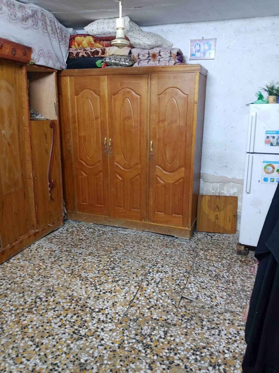 سلام عليكم
دار للبيع المساعه ١٠٠يتكون من ستقبال وصاله غرفه نوم  
الطابق الثاني غرف نوم وصاله جنس العقار طابو ملك صرف ابيع بحساب كاع البيت تعبان السعر ٦٠
بي مجال للشراي لاستفسار ***********@إشارة
