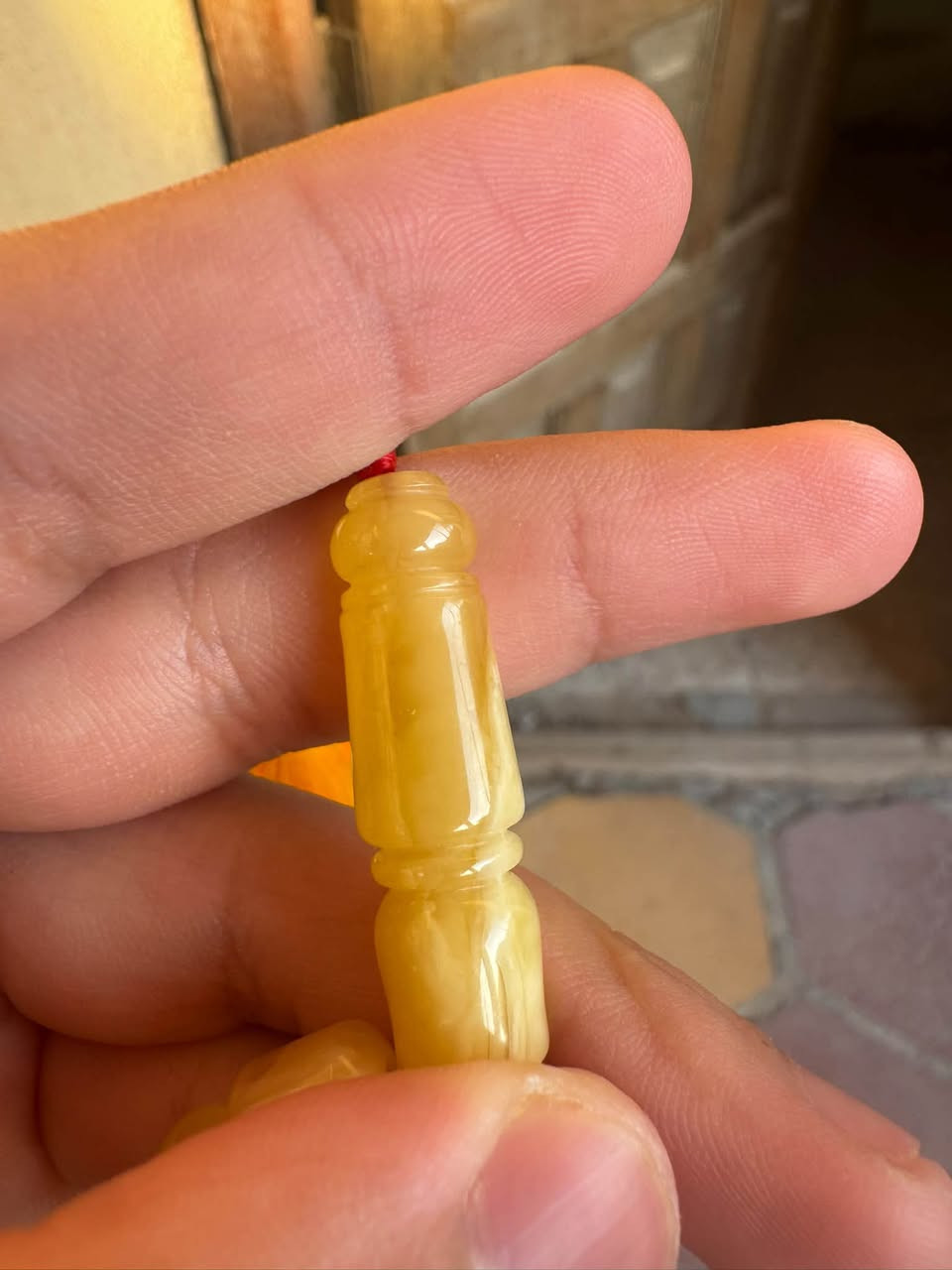السلام عليكم ، كهرب بولندي حر طبيعي.  (كصه كويتيه) شوفت عينك المسباح منوصف خد وخد قشطه بعسل كلش حلو ماشاءالله وزن 37.70غرام عدد الحبات 89حبه. مسباح بي طول كلش حلو سعر الغرام 10$. يعني تطلع السبحه تقريباً ب 375$ مايقارب575الف للتواصل. *********** مكاني البصره. وأكدر اوصل محافظات. للعلم سبحه باديه تغلف صارلها عندي فتره ، غير متواجد على الفيس. للتواصل ***********
