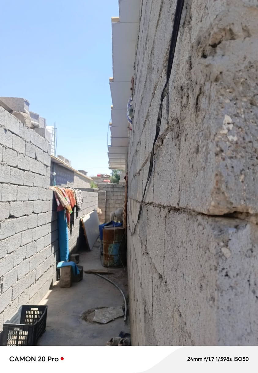 السلام عليكم بسبب ألوعود الكاذبه دار للبيع الموقع حي جواد يبعد عن تبليط 80 متر مساحته بلسند 200 متر أما واقع حال 190 متر سند صلاح زراعي تابع الى بلدية جبله معاملات تطويب كلمله بيع مستعجل بسعر 25 وبي مجال باقي تفاصيل راسلني خاص او تصال وتساب ***********
