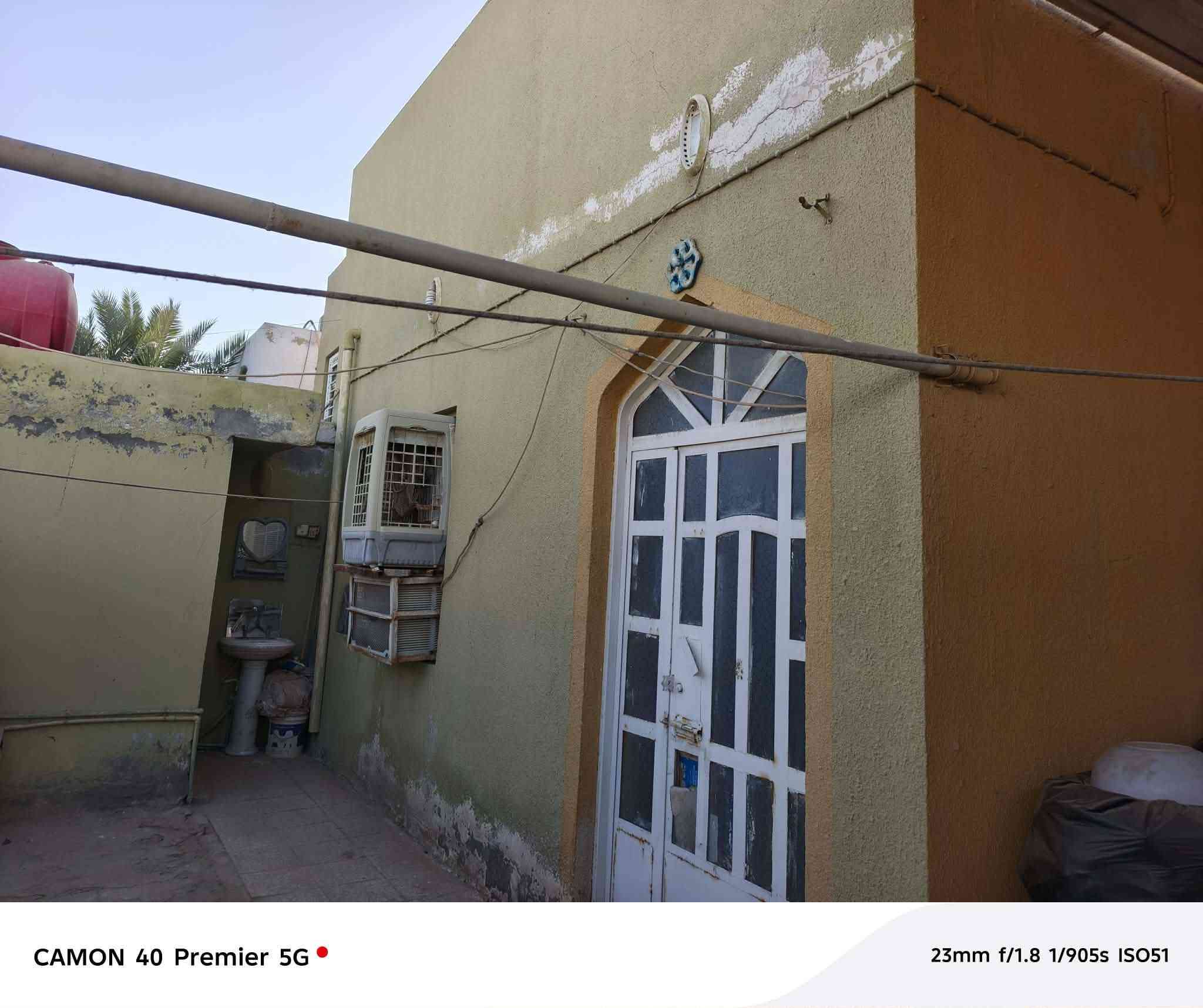 السلام عليكم ورحمة الله وبركاته اخوان عندي بيت حي الفرات مساحه ١٨٩ بيت عكاده بشارع المستوصف غرفتين وصاله وبراني صحيات داخليه وخارجيه مطبخ الاستفسار الاتصال على الرقم *********** قرب مدرسه المتميزات
