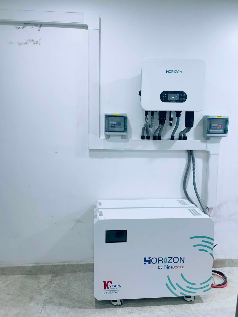 ☀️ منظومة شمسية متكاملة بقوة عالية

🔹 20 لوح LONGi X10 — قدرة اللوح 650 واط
🔹 إنفيرتر Horizon 12 كيلو واط
🔹 بطاريتان Horizon — سعة البطارية الواحدة 32 كيلو واط 🔋

⚡ النتيجة:
☀️ نهاراً: 40–50 أمبير
🌙 ليلاً: 40 أمبير لمدة 6 ساعات

منظومة مصممة لتوفير طاقة قوية ومستقرة للمنزل، مع إمكانية المتابعة والتحكم بالنظام.

📞 ***********

📍 ديالى – بعقوبة – شارع خريسان
مقابل معرض خريسان للسيارات

مهندس علاء
