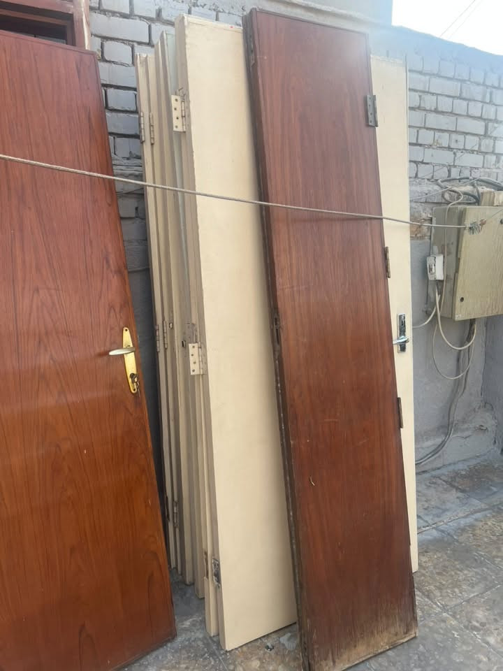 سلام عليكم بوب صاج درجه أولى انضاف جداً  7 مصبوغات ابيض و٣ بلاديات + نرمادتين فقط + باب مدخل ثقيل. اليريد كلهن اليريد منهن عادي ابيع مكاني بغداد عامريه متواجد واتساب رصيد. ***********
