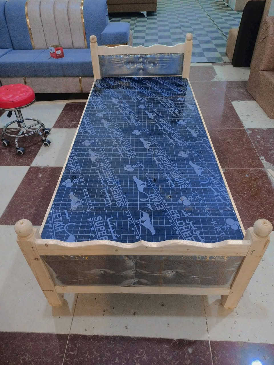 معرض الزهور للأثاث 
وصول وجبه جديده من الاسره (چرابي ) الخشب الاحطاطه نوعيه جيده يوجد جمله ومفرد العنوان الرمادي منطقه 5 كيلو شارع 100 قرب مطعم 🍴 هيوا لكردي يوجد خدمه توصيل للاتصال ***********
اهلا وسهلا بكم…🌹
