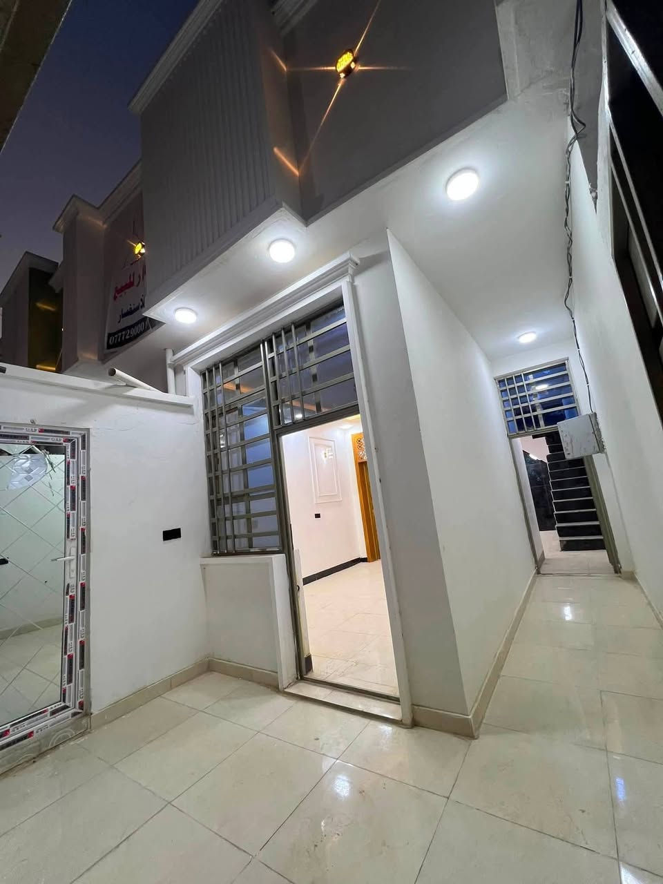 دار للبيع 100م ( مكتب النور)
#الستفسار_*********** وتساب

موقع /نجف 🏡شارع المطار
#مقابل قرية الغدير عمود  262

غرفه /صاله/مطبخ / ستقبال/ صحيات/
بناء فول/ اساس + سقف كونكريت +        _______طابوك
ألخدمات
 🏡 #ماء/كهرباء/مدارس/سوق/تبليط/لحد الباب  يبعد عن الشارع العام  100 م
