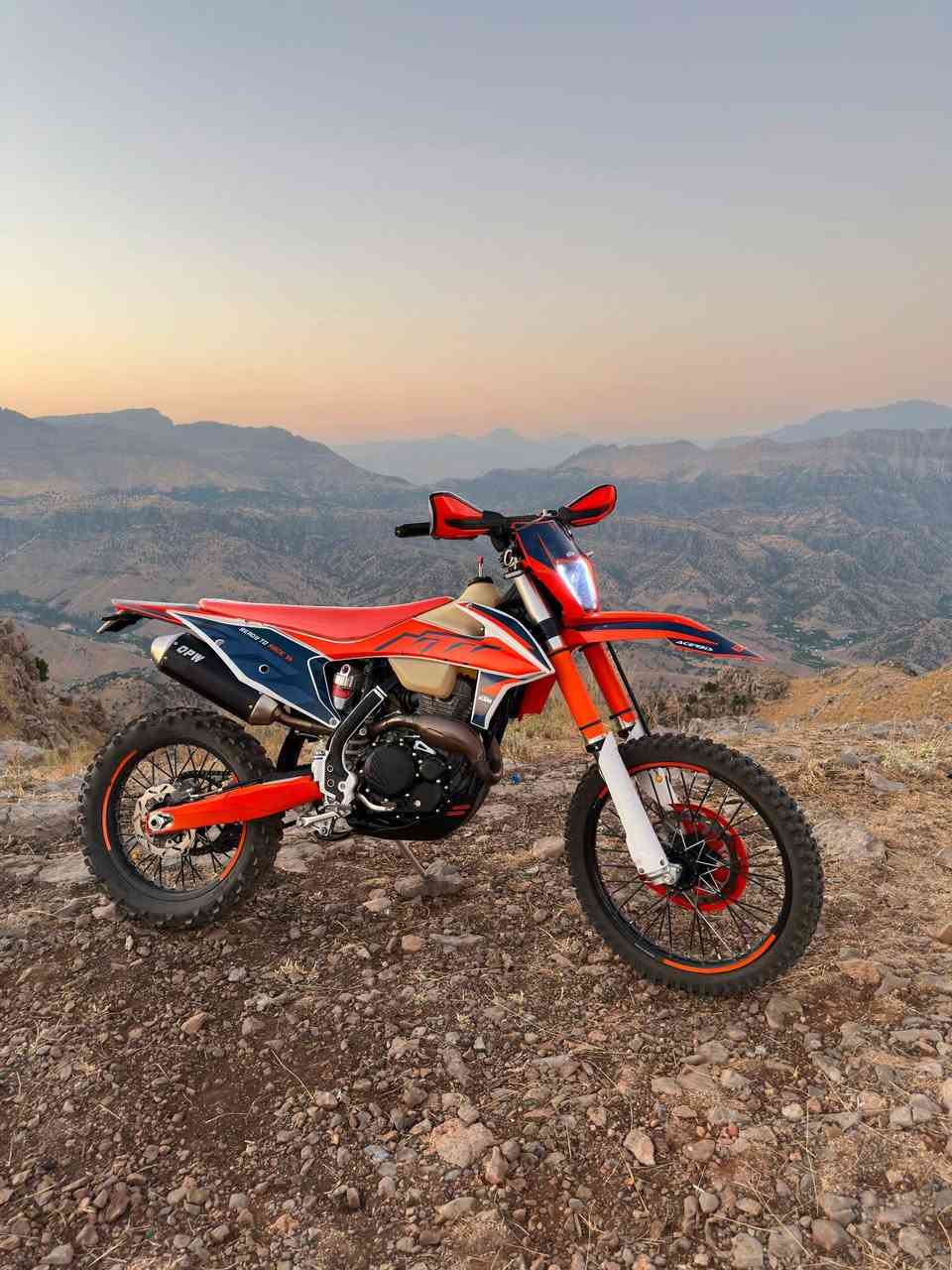السلام علیکم ورحمة الله وبرکاتە
ئەو کەی تی ئێمە بۆ فرۆشتن بێ عەیبەو هێچ کێشەیەکی نیە گێڕو مەکینەی بە شەرت هەتا بڵێی خاوێنەو هێچ شوخوتو شکاوی نیەو نەکەوتوە 
مۆدێل 2025 مەکینە 250  
٣ هەزار ڕۆشتوە 
ئەگەر موشتەری نیە نامە مەنێرە سەری خۆتو منیش مەهێشێنە

***********

ئەدمین 🌹
