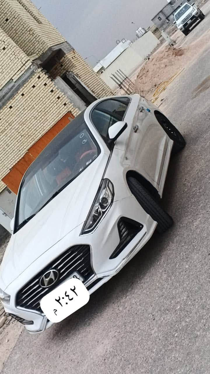 سلام عليكم للبيع فقط 
سوناته 2020 اصل ارقام اصليات سنويه طبق الاصل 
بانزين 2400 دوش 
شاشه كار بلي
حداده جديده
تبريد ثلج
ترايك لسعوديه😂
كصه جنطه شغل باجات غني عن التعريف
السعر اتصل وتدلل
مكانها بصره
رقم‭***********‬
