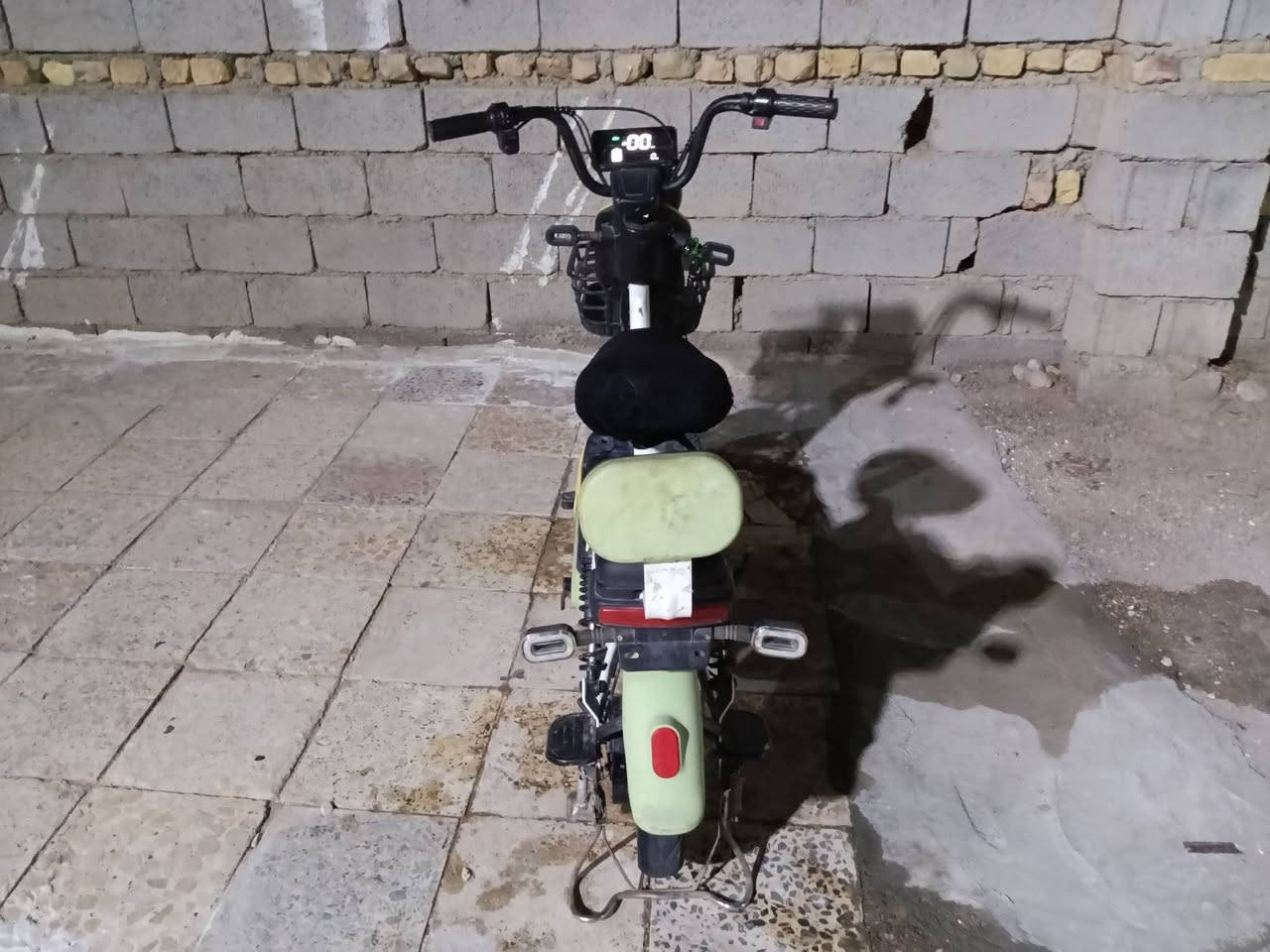 سلام عليكم دراجه شحن فول مواصفات السعر250 وبيها مجال الرقم *********** مستعجل على بيعه
