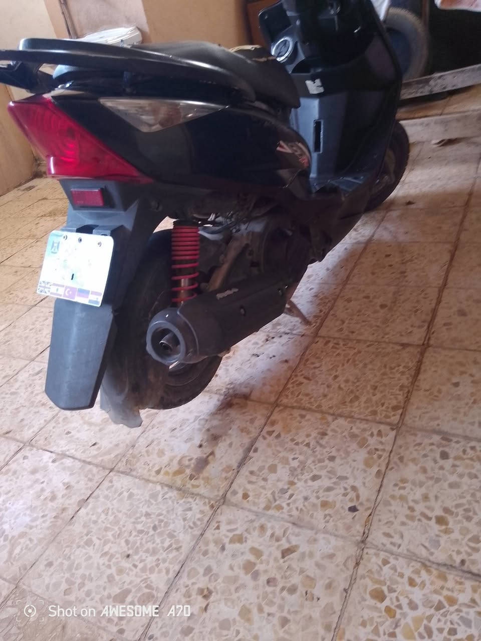 للبيع لللاستفسار الاتصال بالرقم *********** گلجات رياضي وسلف وكهربائيات شغاله وتايرات جدد والسعر 400 بيهه مجال قليل

نص مكتوب في الصور:
- Shot on AWESOME A70
